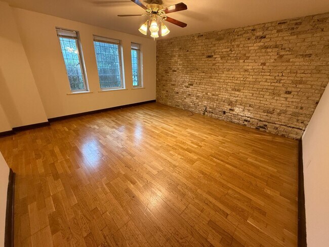 Building Photo - 2550 Lake