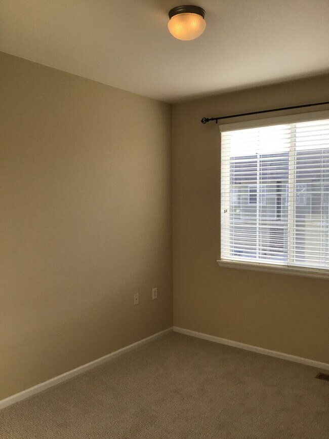 Building Photo - 3 bed 2.5 bath townhome for rent at Cherry landing 80016
