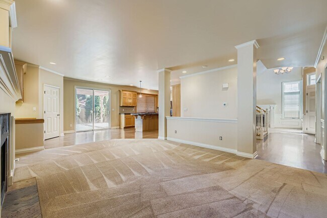 Building Photo - 4Bd/3.5Ba Sammamish House