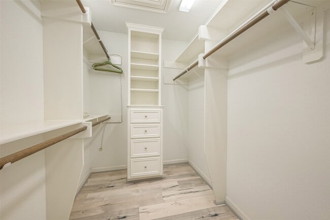 Building Photo - 1723 Rock Fence Dr