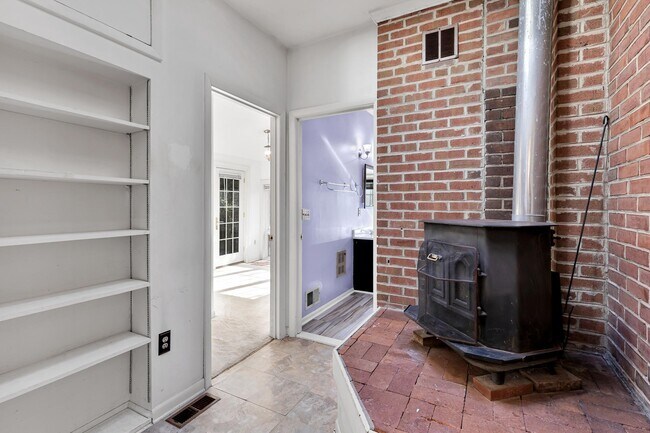 Building Photo - 1529 N Kenilworth St