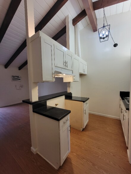 Building Photo - 7340 Ventura Canyon Ave