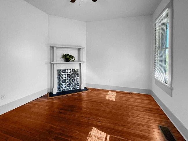 Building Photo - 310 W 42nd St