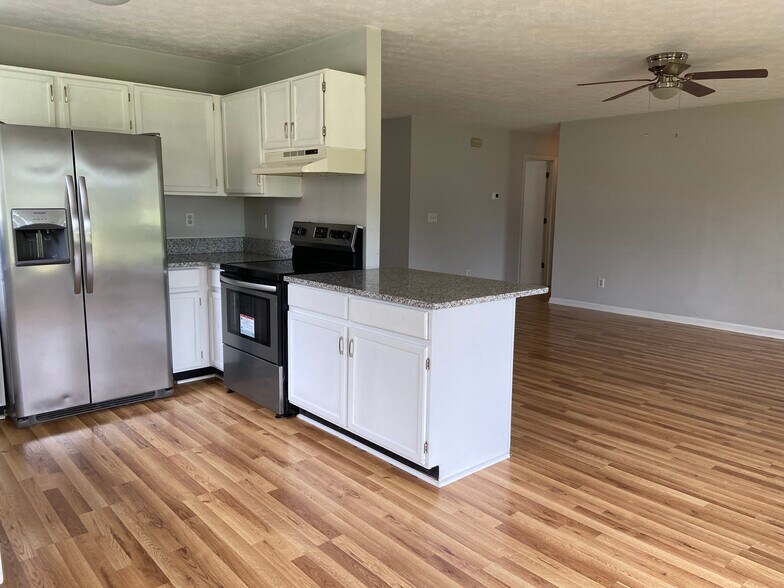 Building Photo - 64 Hallmark Dr