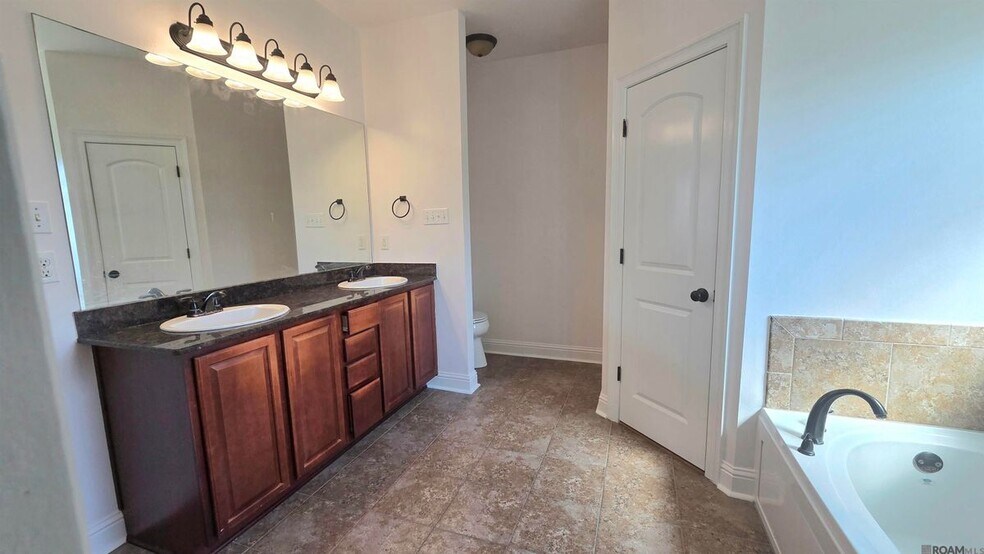 Building Photo - 10028 Savannah Jane Ln