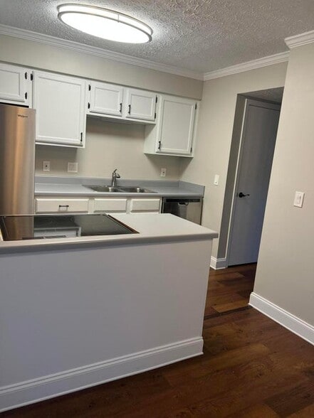 Building Photo - 700 Alta View Ct