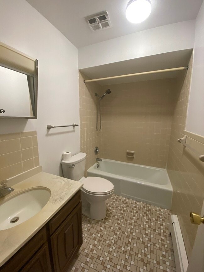 Building Photo - 116 S Cooper Rd