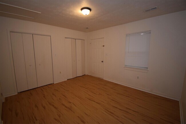 Building Photo - 129 W Vail Ct