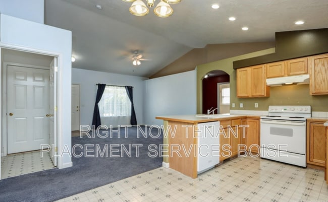 Building Photo - 815 S Pawnee Ave