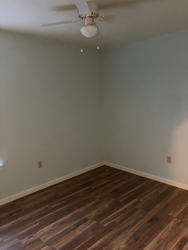 Building Photo - Hickory Ct