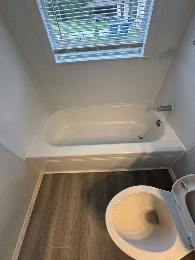 Building Photo - 1403 E 4th Ave