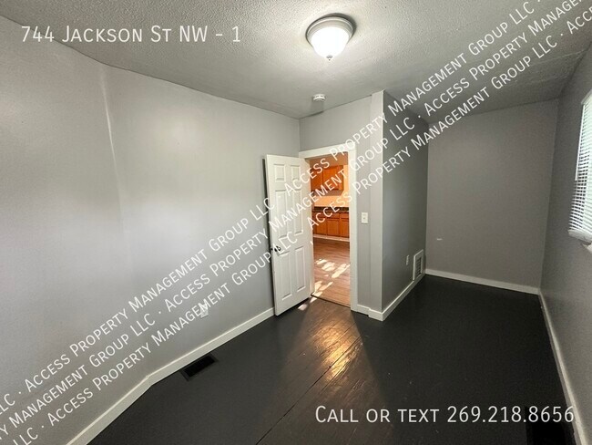 Building Photo - 744 Jackson St NW