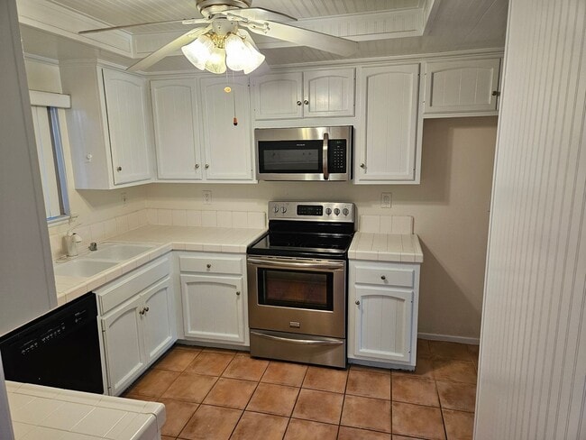 Building Photo - Great 2 Bedroom 2 Bathroom On The Golf Course In Laguna Niguel