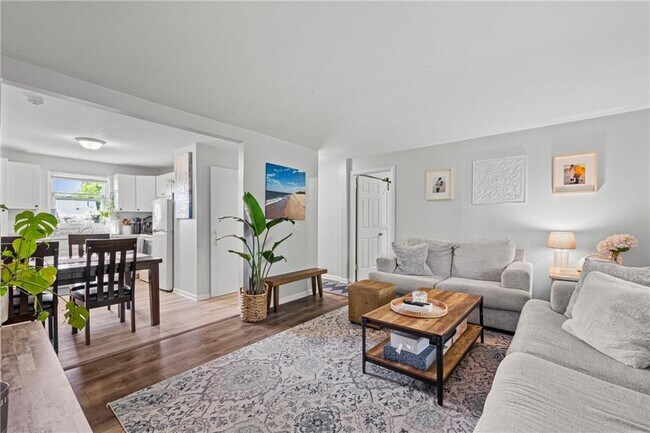 Primary Photo - 70 Carroll Ave