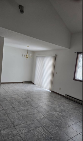 Building Photo - 1334 Spring Village Dr