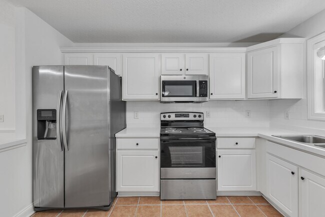 Building Photo - 7040 Pine Rd