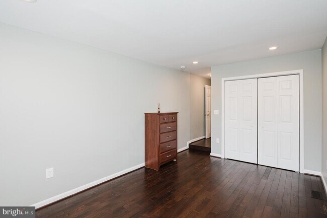Building Photo - 917 Baylis St