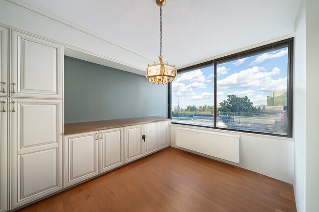 Building Photo - 9060 Palisade Ave