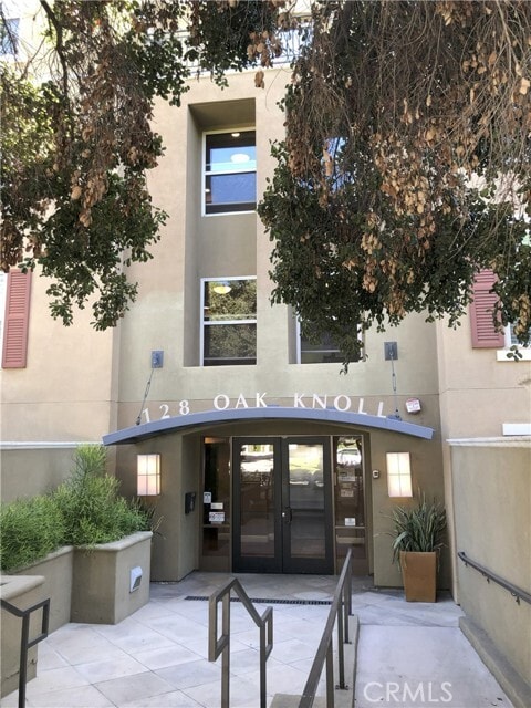 Primary Photo - 128 N Oak Knoll Ave