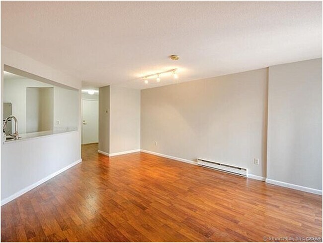 Building Photo - 181 Loomis Dr