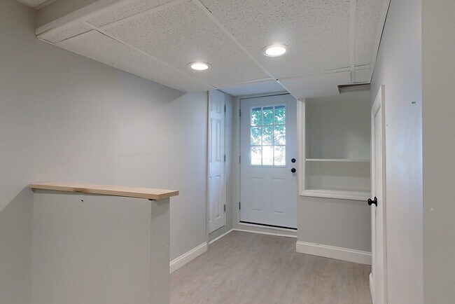 Building Photo - 10-12 Broadway St