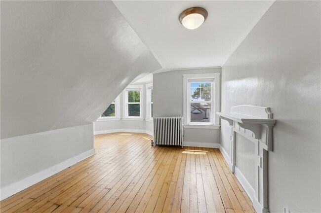 Building Photo - 132 S Angell St