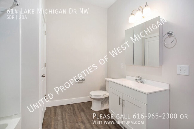 Building Photo - 614 Lake Michigan Dr NW