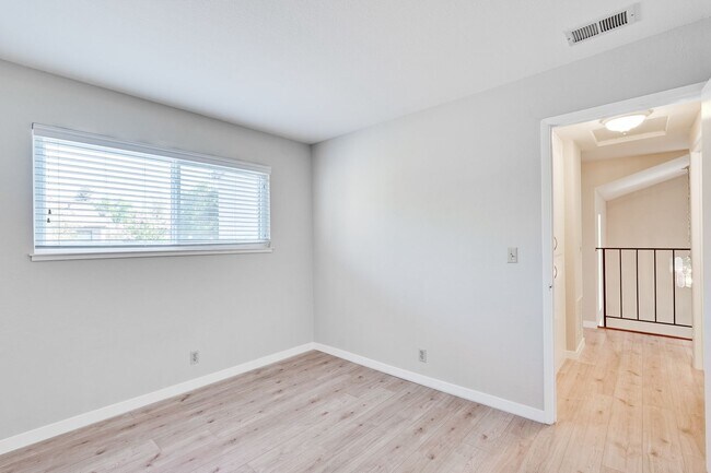 Building Photo - 6651 Bunker Hill Ct