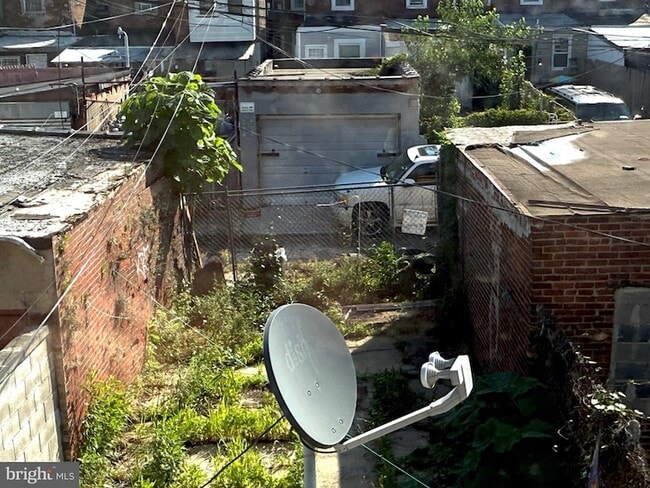 Building Photo - 2013 E Stella St