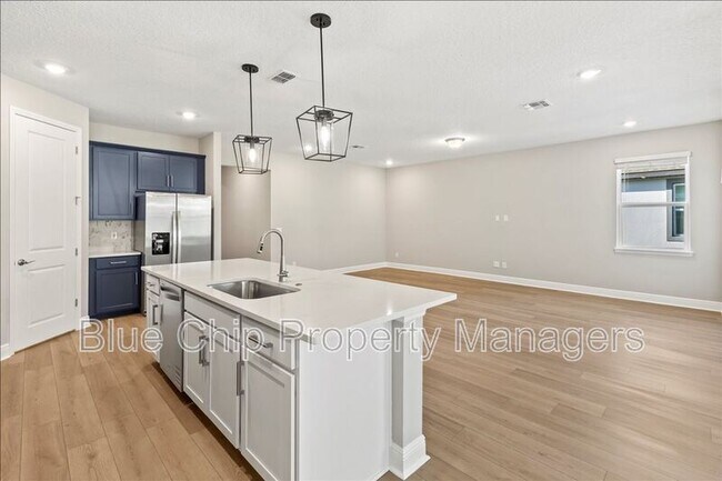 Building Photo - 1229 Pampus Dr