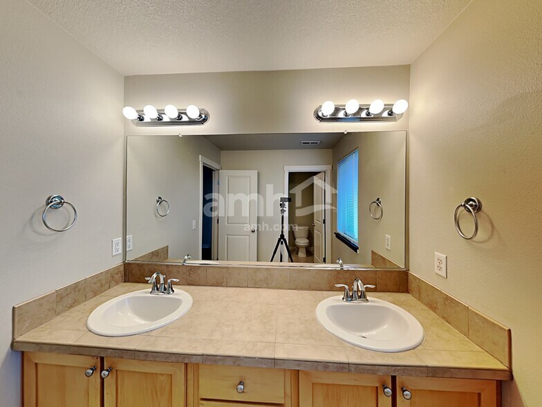 Building Photo - 1292 Alpine Lakes St SE