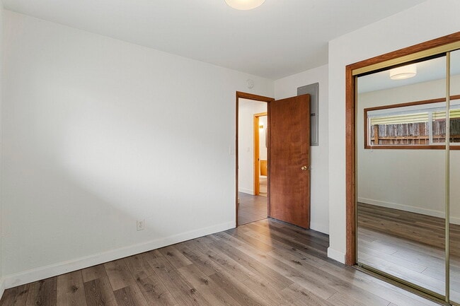 Building Photo - 5359 SE 91st Ave