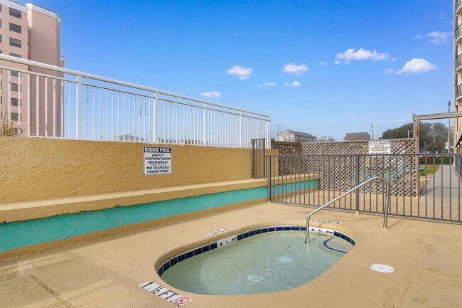 Building Photo - 1425 S Ocean Blvd