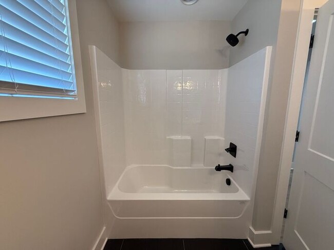 Building Photo - Lovely New Home in Old Hickory - Fenced in...