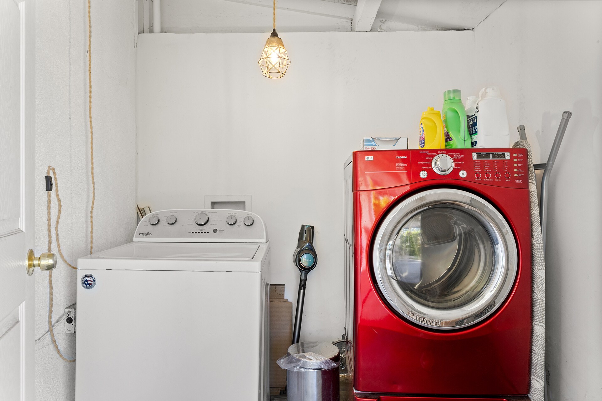 Building Photo - 8413 Kittyhawk Ave