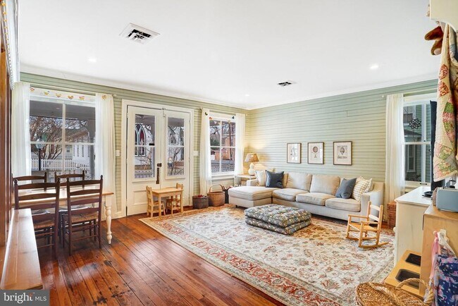 Building Photo - 7153 Main St