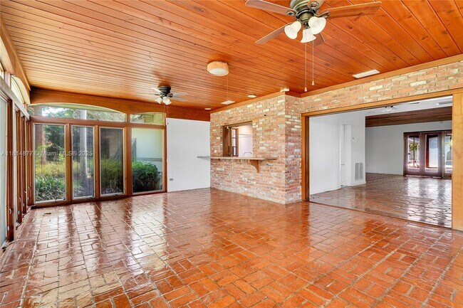 Building Photo - 12101 SW 68th Ct