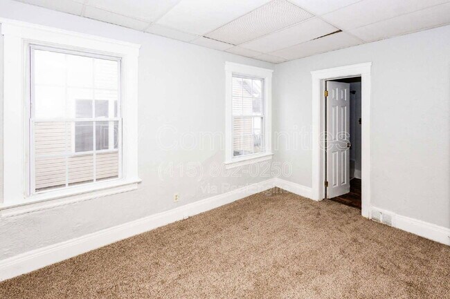 Building Photo - 9903 Sladden Ave