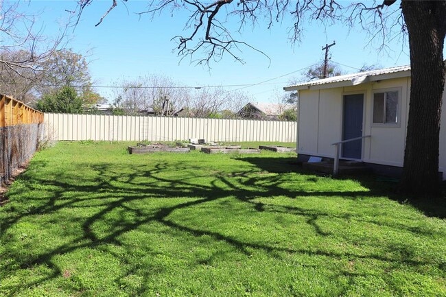 Building Photo - 535 W Vaughan St