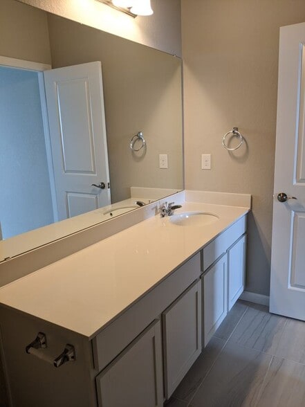 Building Photo - 14925 E Belleview Dr