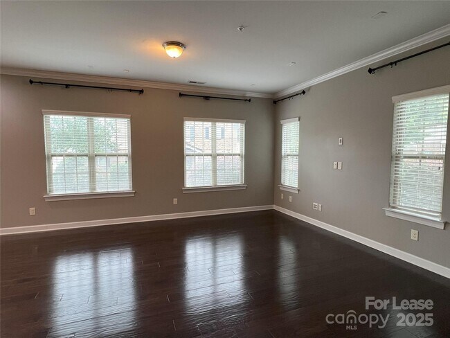 Building Photo - 15125 Jade St