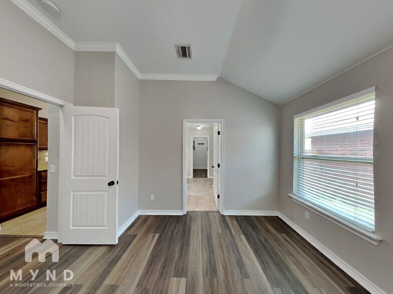 Building Photo - 512 SW 44th St