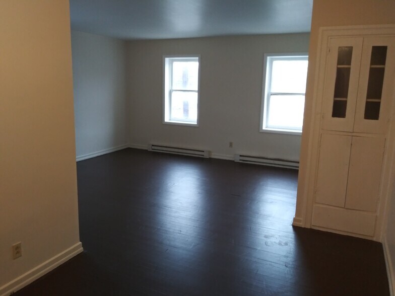 Building Photo - 3289 S Main St