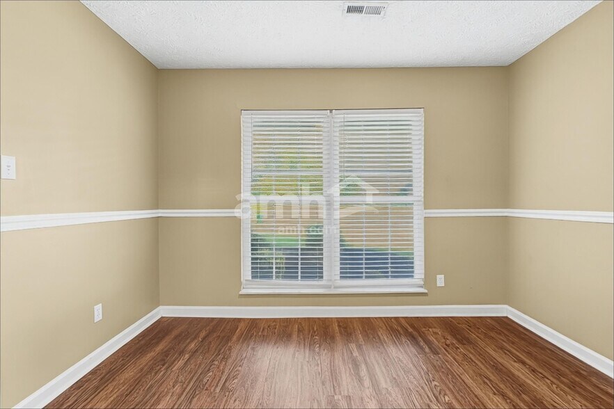 Building Photo - 1423 Newbury Ln