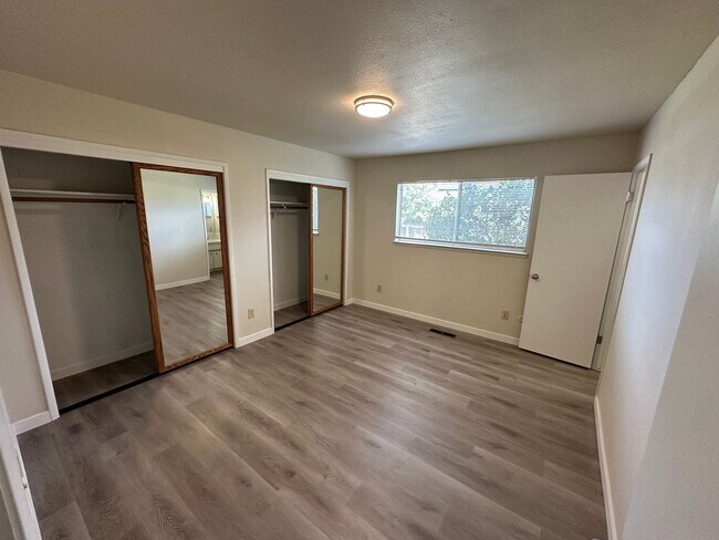 Building Photo - 1613 Carnation Ct