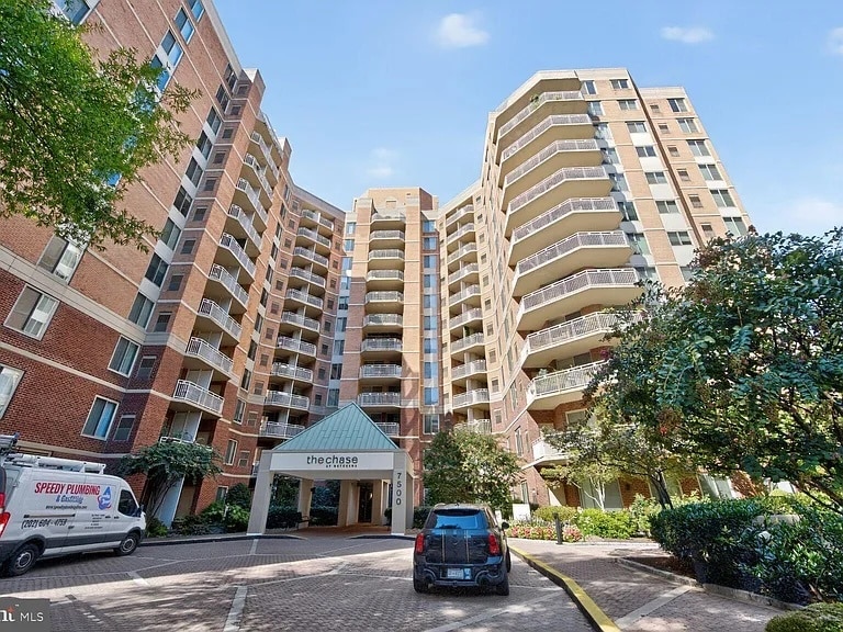 Building Photo - 7500 Woodmont Ave