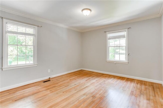 Building Photo - 1752 Beacon Hill Blvd NE