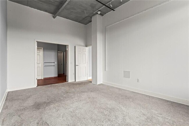 Building Photo - 3820 Roswell Rd NE