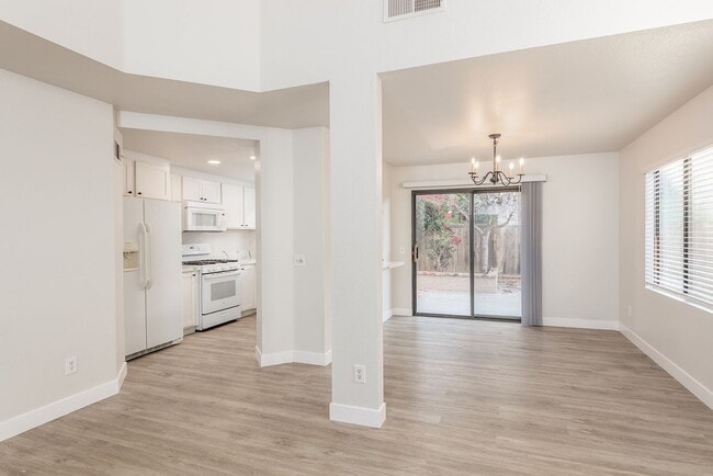 Building Photo - 6908 Quiet Cove Dr