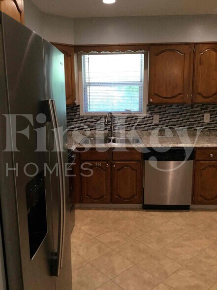 Building Photo - 8894 Raven Dr